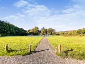 Field To Rear- click for photo gallery